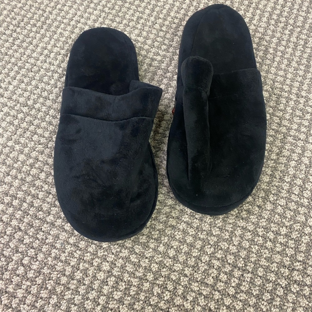 NWOT Black Plush Indoor heated Slippers